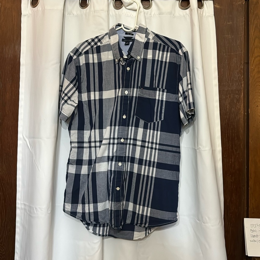 EUC vintage Tommy Hilfiger slim fit size large mens  button down casual shirt